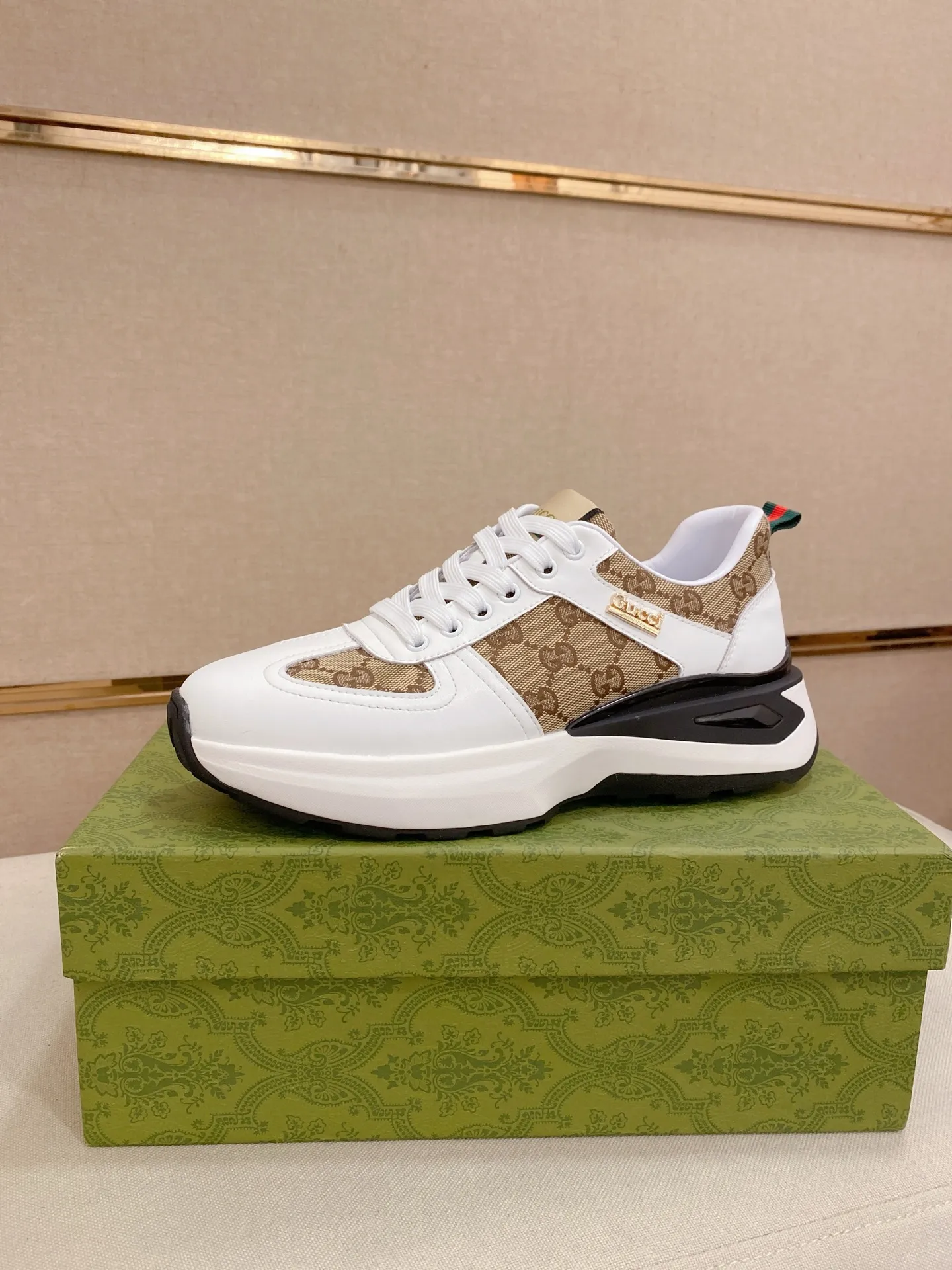 Factory price 462💰New GUCCI (Gucci) counters are launched simultaneously, new men's shoes, 😘fabrics are selected imported cowhide, lining: sheepskin lining. 👍🏿 High-end ☄️ air-cushion molded anti-slip rubber outsole, exquisite lines, simple and elegant, comfortable and high-end for leisure travel. Code number: 38 to 44 (45 can be customized and cannot be returned or exchanged)
